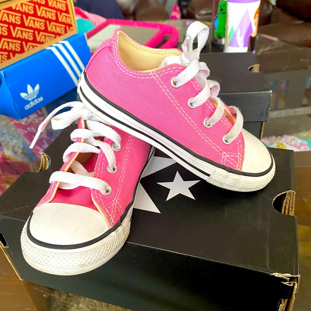 Girls Pink converse